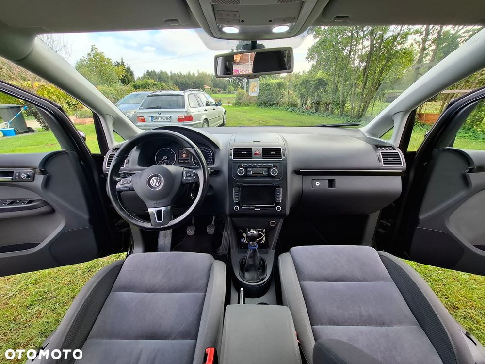 Volkswagen Touran - 33