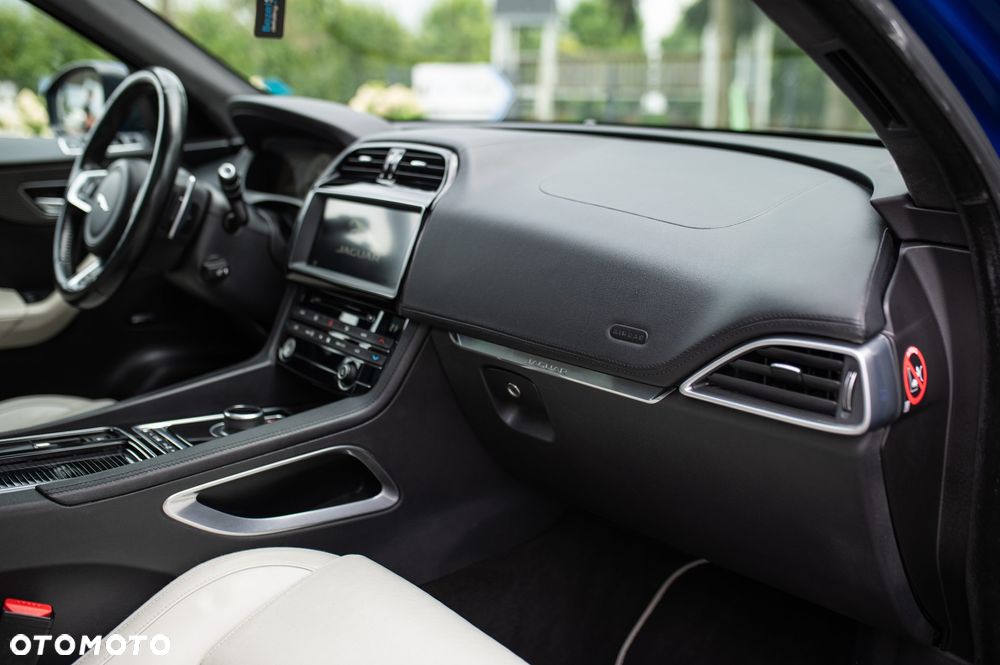 Jaguar F-Pace 3.0 TDV6 AWD R-Sport - 31