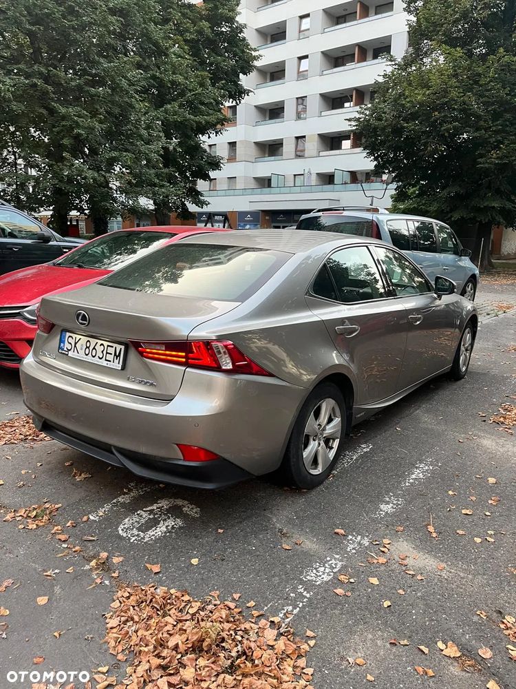 Lexus IS 300h Elite - 7