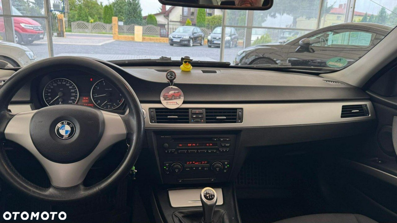 BMW Seria 3 320i - 31