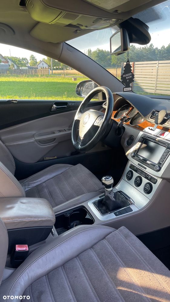 Volkswagen Passat 2.0 TDI Highline - 11