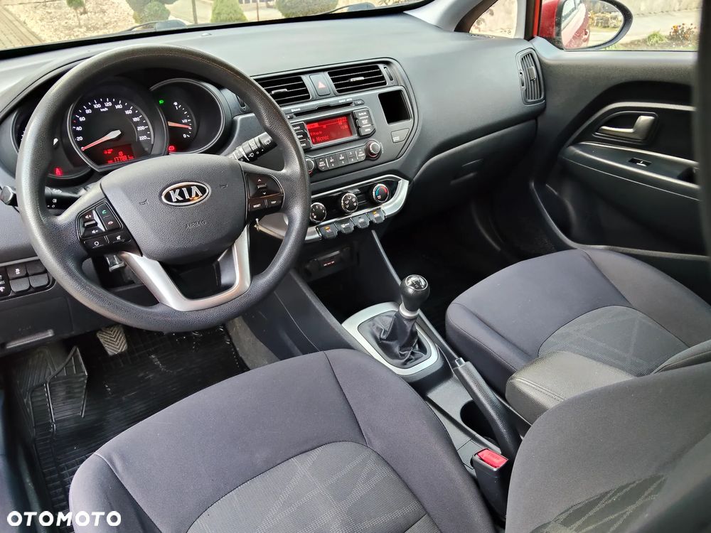 Kia Rio 1.2 Attract - 34