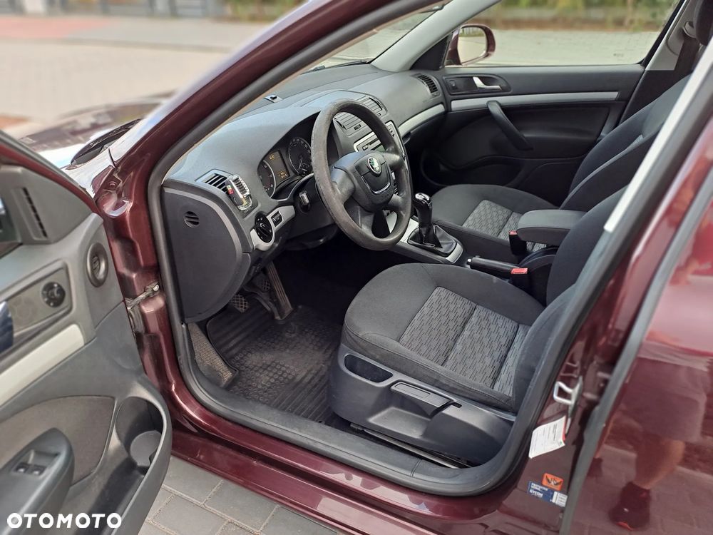 Skoda Octavia 1.6 Ambition - 17