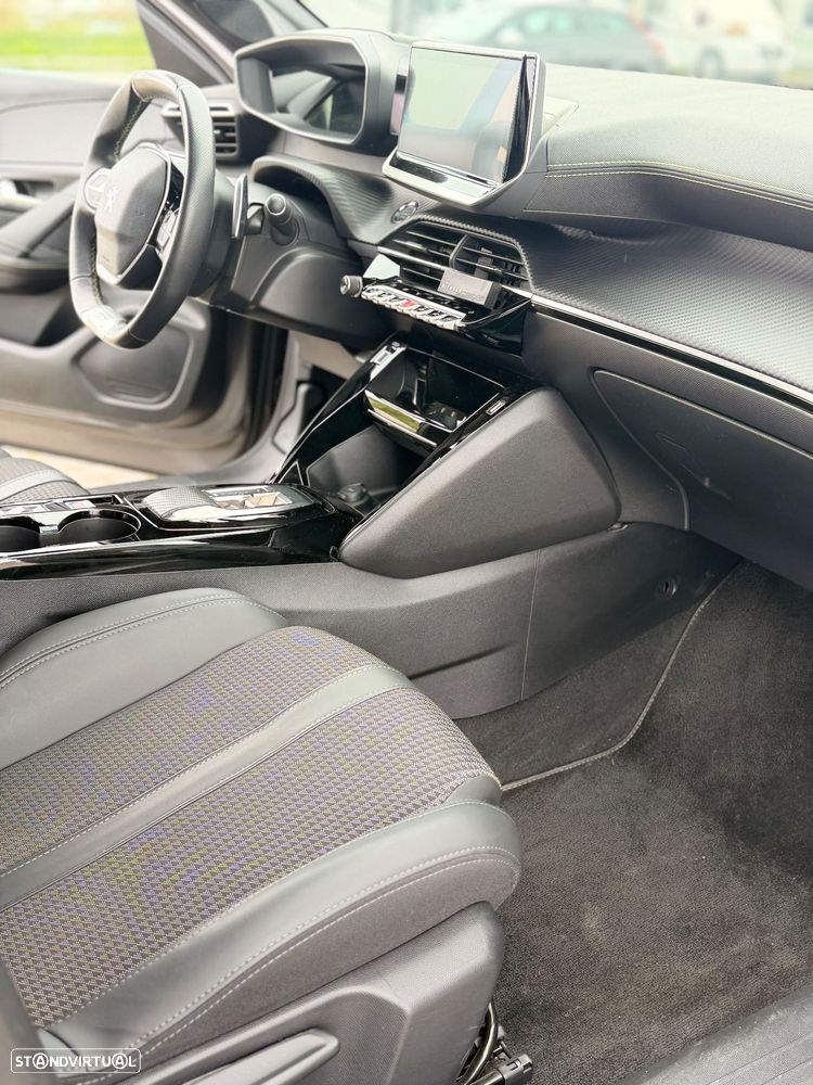 Peugeot 208 1.2 PureTech GT EAT8 - 11