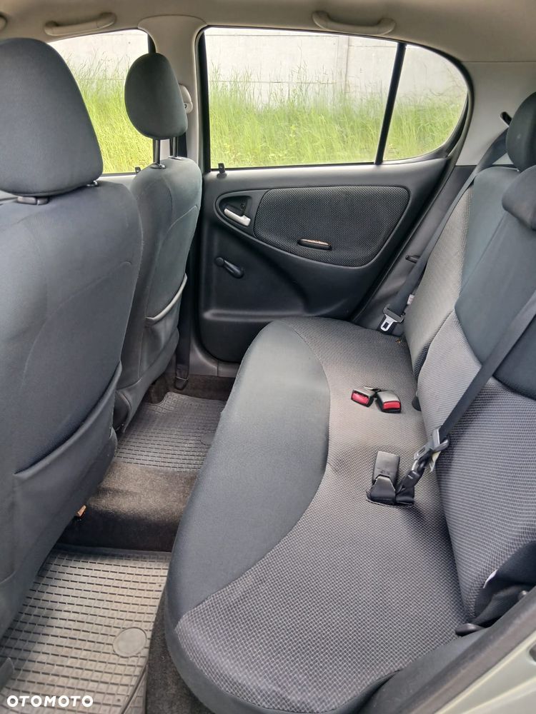 Toyota Yaris 1.0 Terra - 13