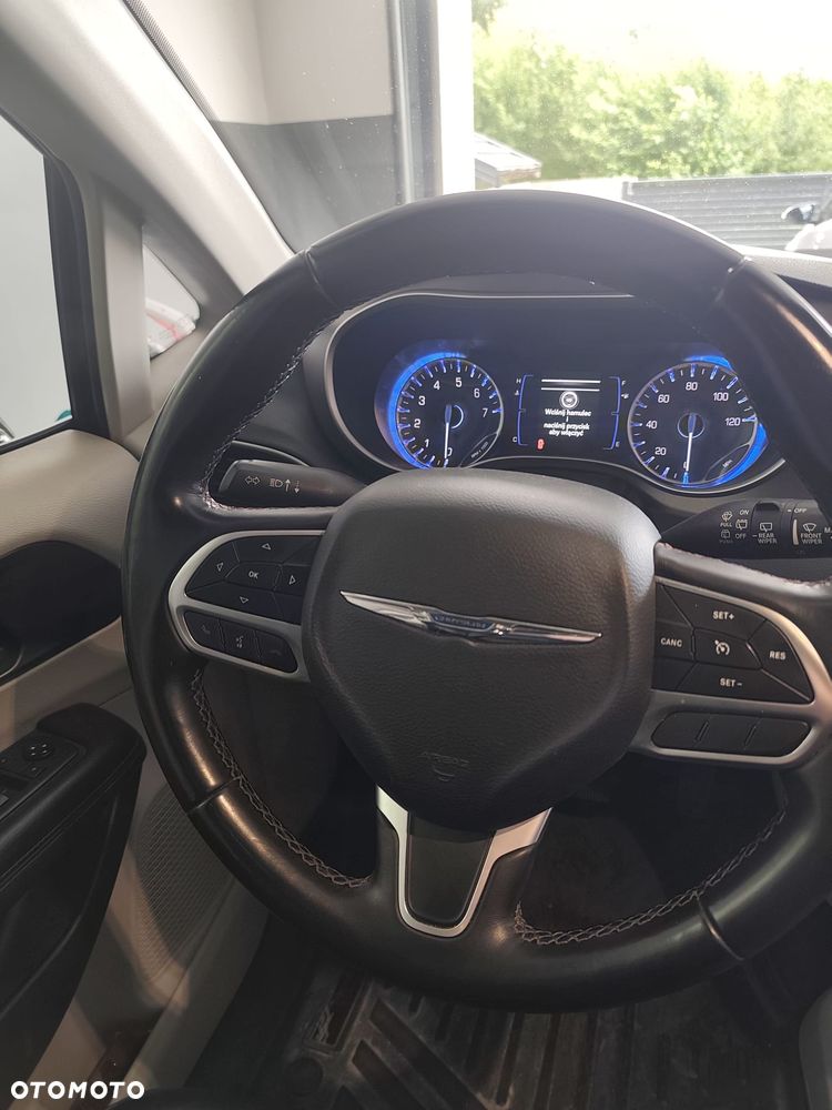 Chrysler Pacifica - 23