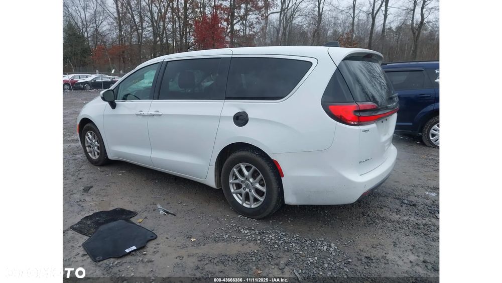 Chrysler Pacifica - 3