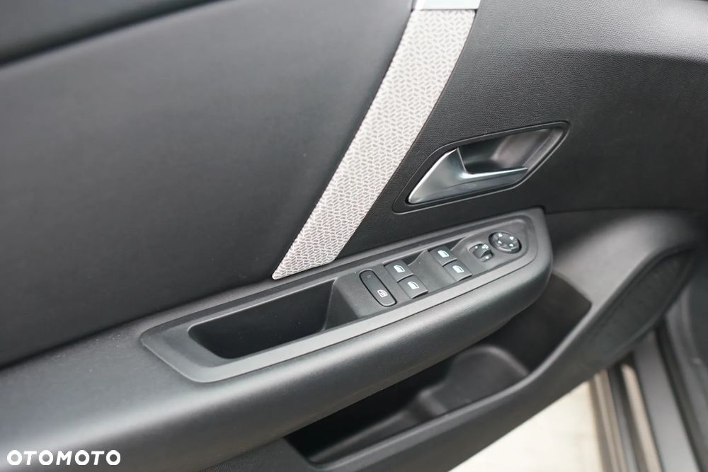 Citroën C4 BlueHDi 130 Stop&Start EAT8 SHINE - 30