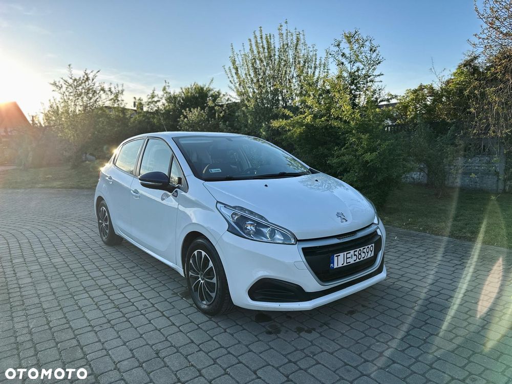 Peugeot 208 - 1