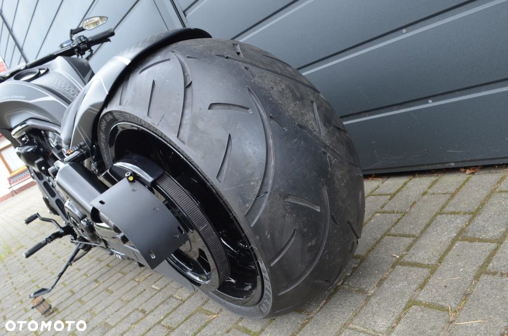 Harley-Davidson V-Rod Muscle - 31