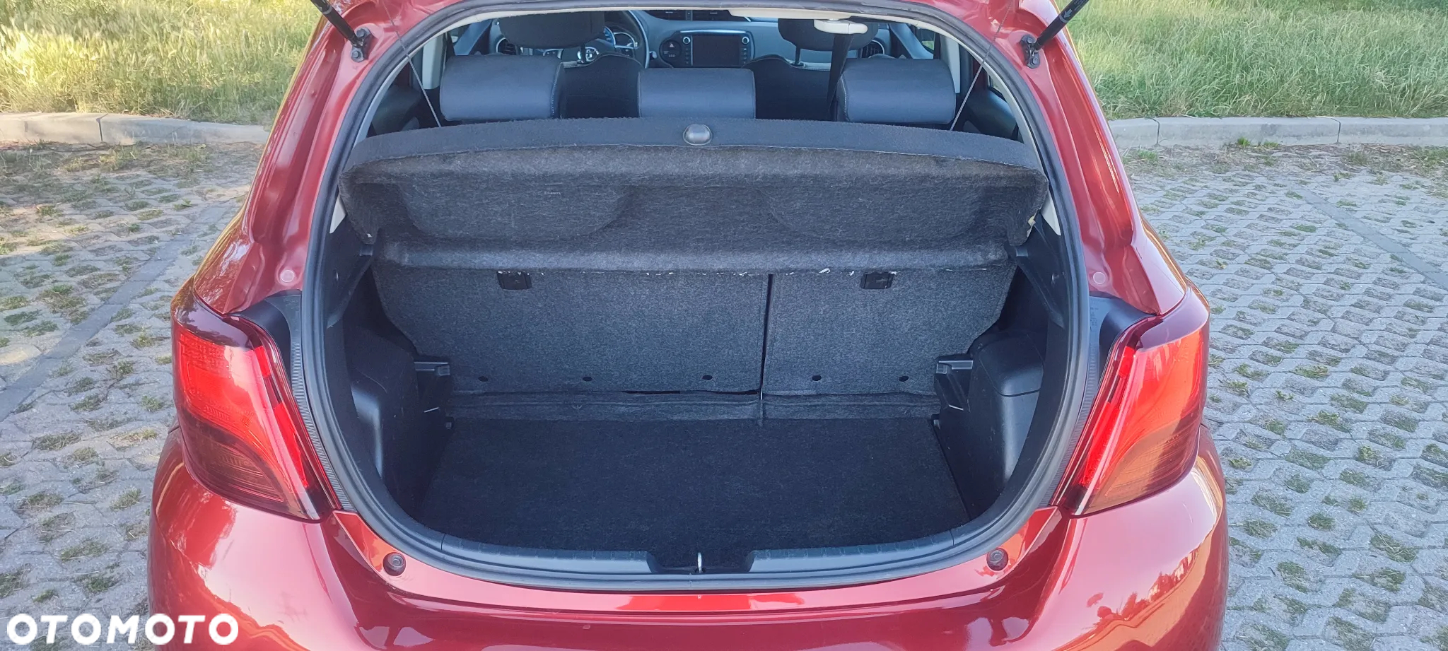 Toyota Yaris Hybrid 100 Premium - 7