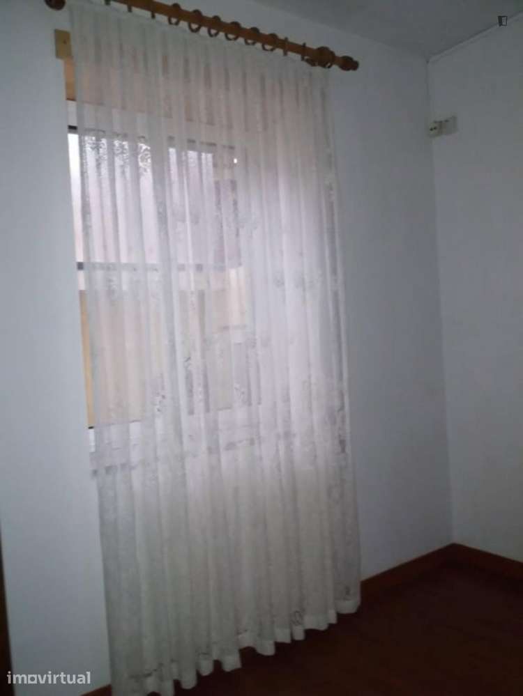 Quarto - localizado em Paranhos Porto - Grande imagem: 4/11