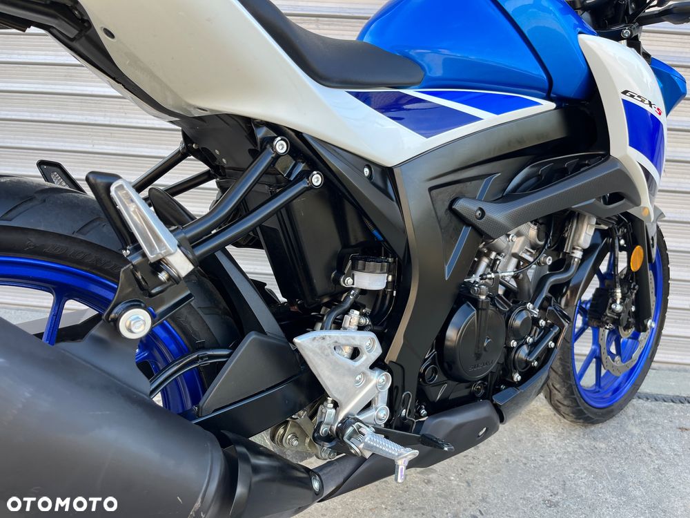 Suzuki GSX - 22