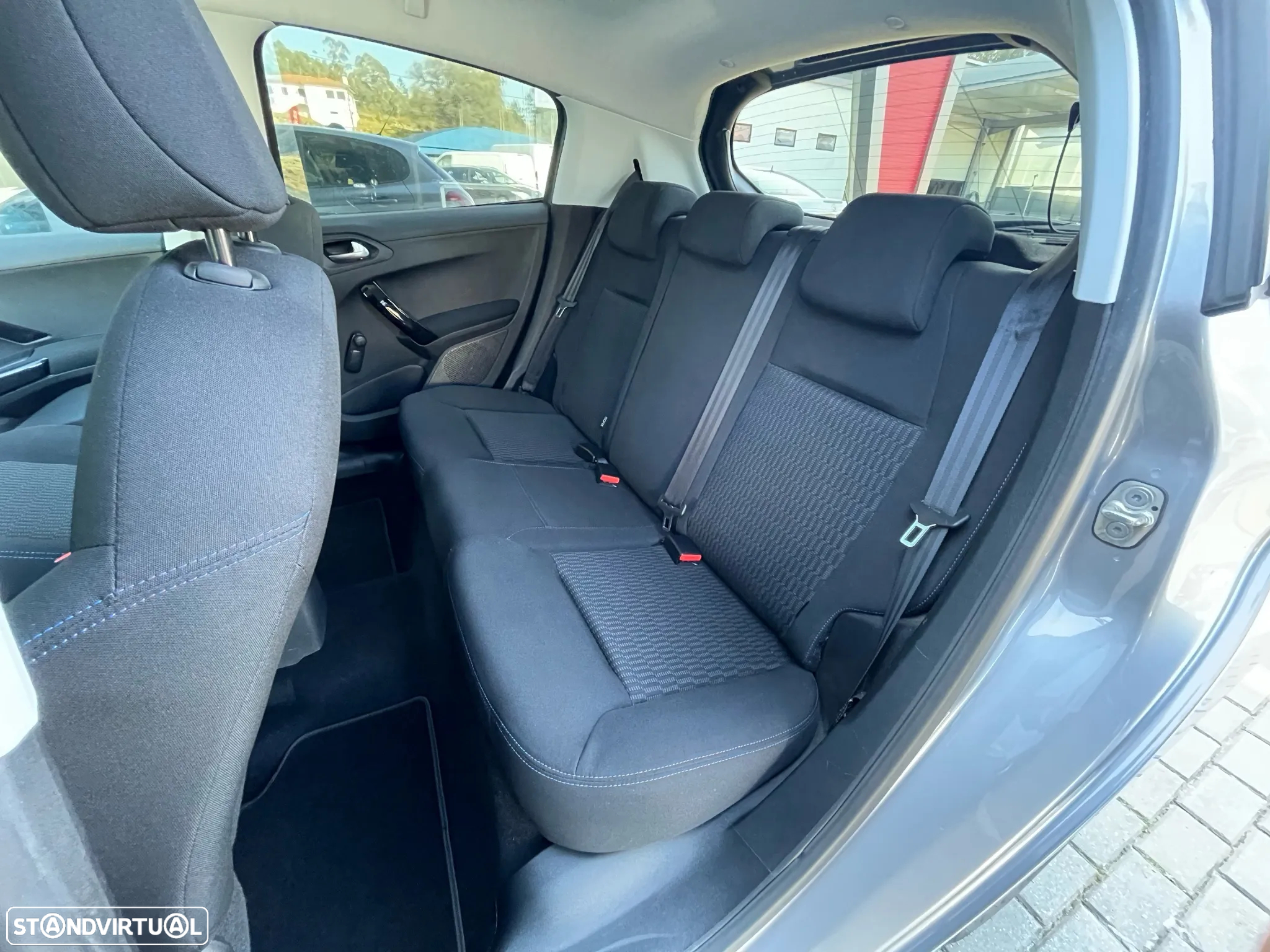 Peugeot 208 1.2 PureTech Signature - 9