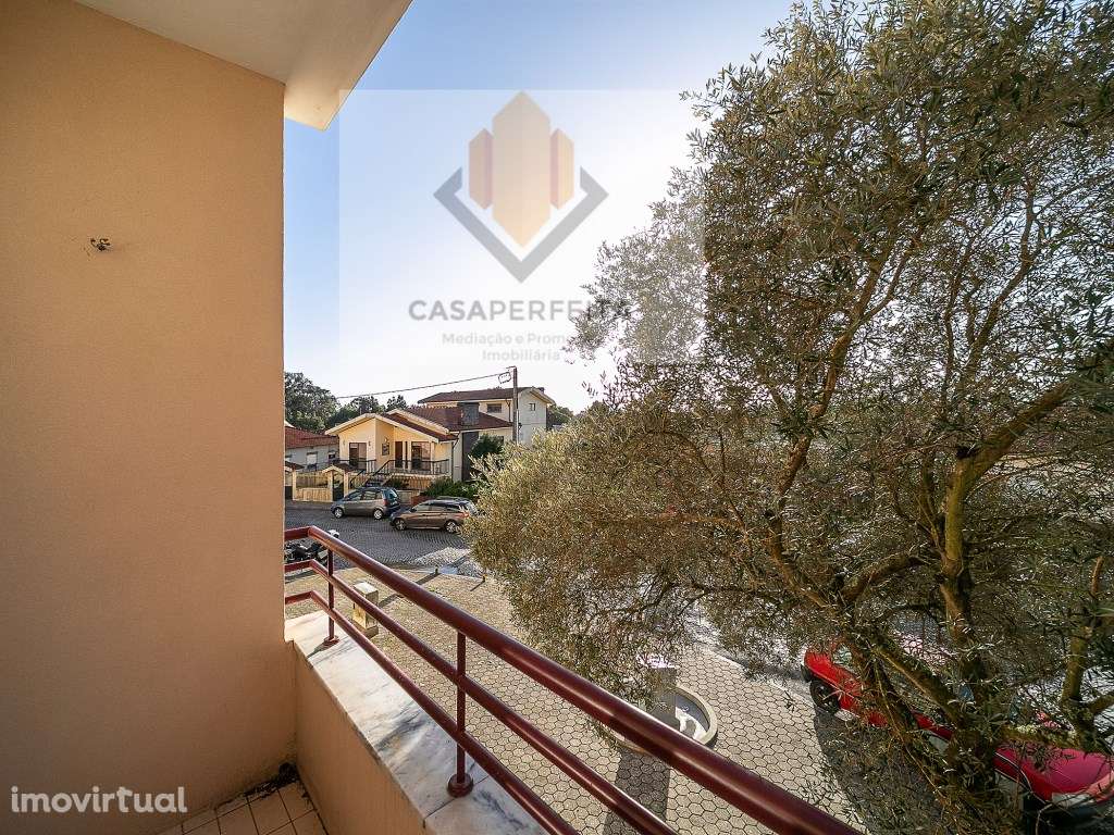 Apartamento T1 com Varanda e Lugar de Garagem - Canelas - Grande imagem: 5/18