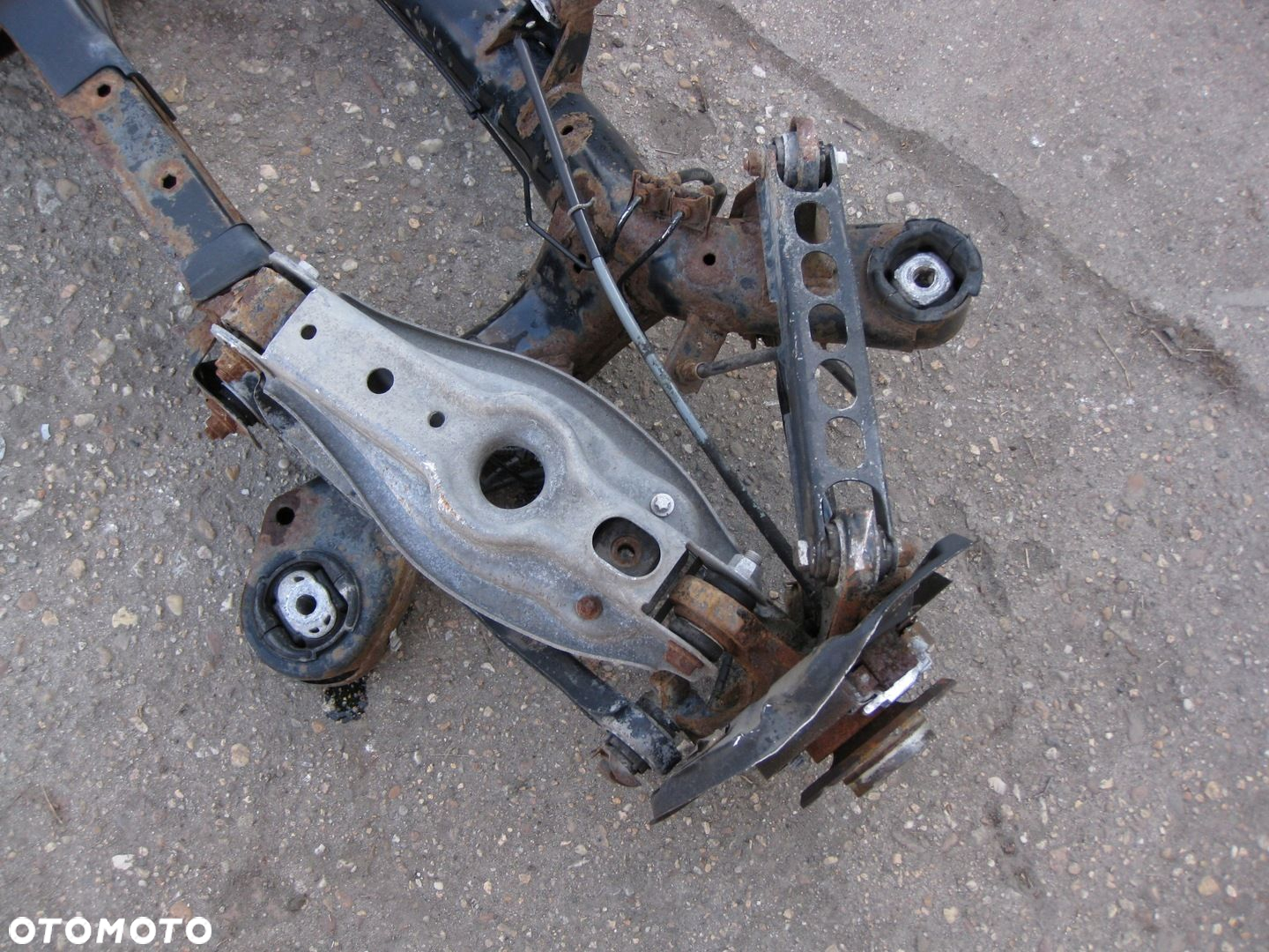 BMW E87 2.0D 08R BEKLA ZAWIESZENIA TYŁ - 7