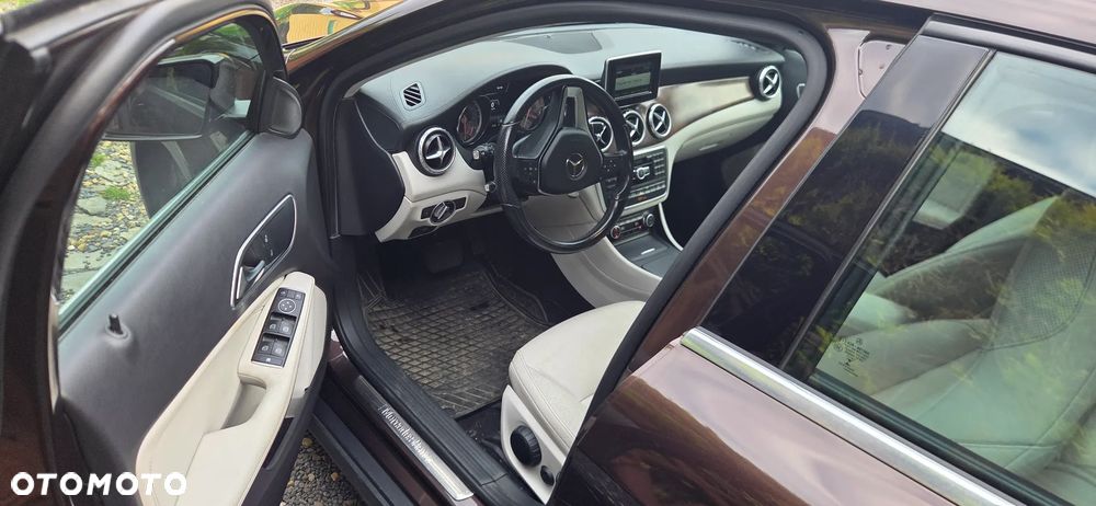 Mercedes-Benz GLA 250 4-Matic - 11