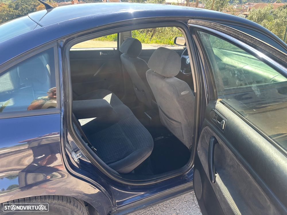 VW Passat 1.9 TDi Confortline - 4