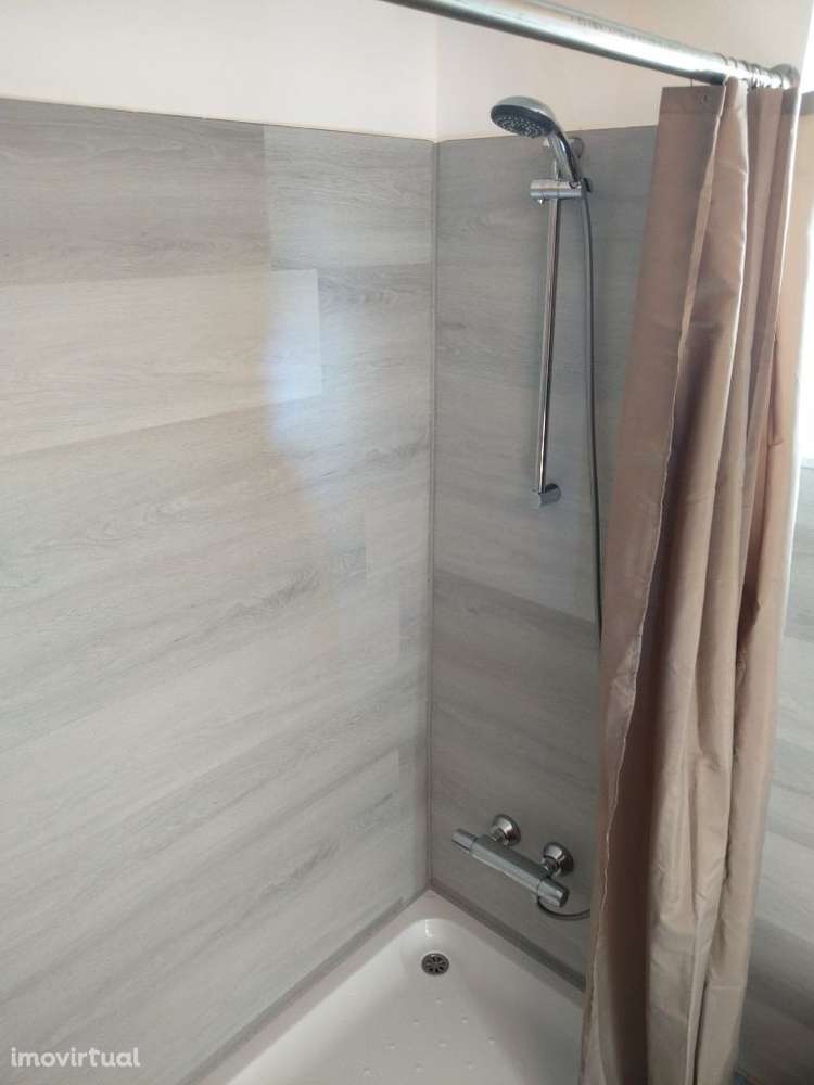 Quarto individual na Av. Dom Afonso Henriques, Guimarães - Grande imagem: 5/36