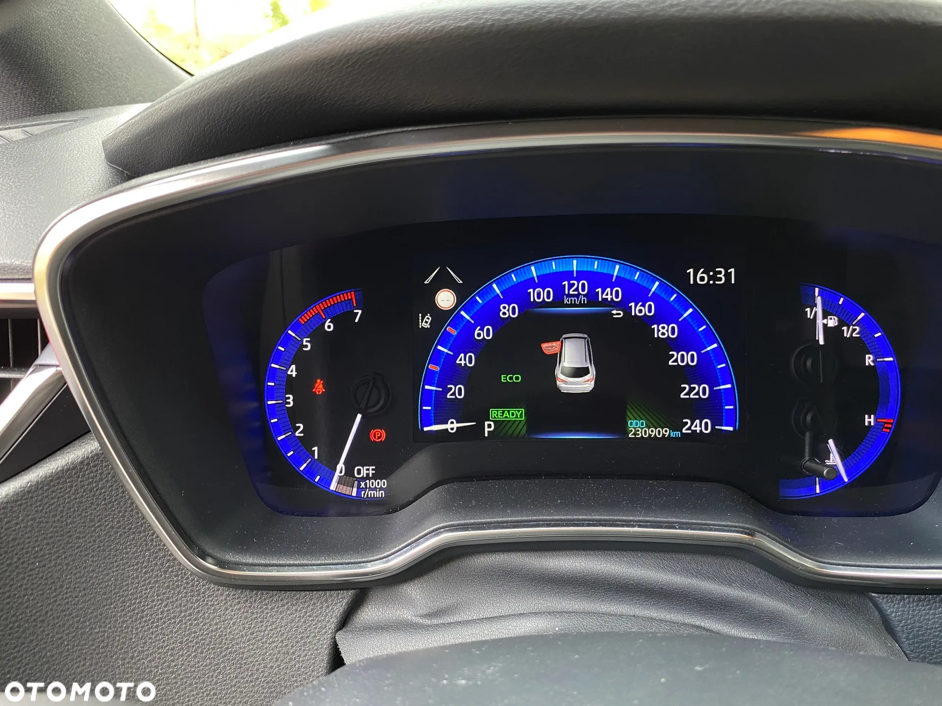 Toyota Corolla 1.8 Hybrid Comfort - 12