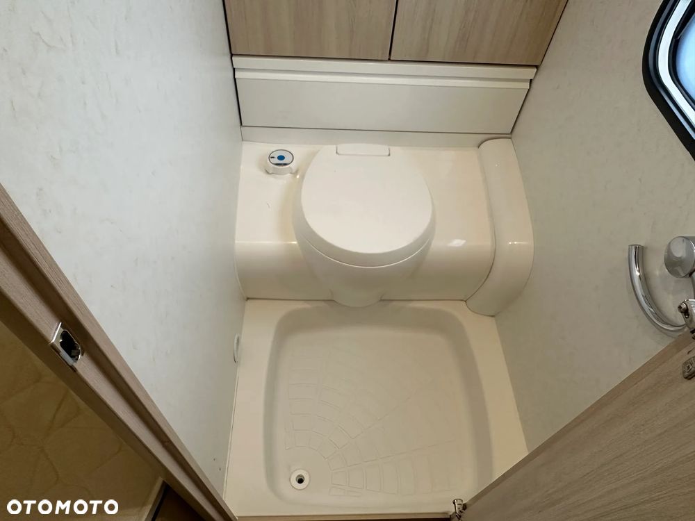 Hobby 460 UFE DE LUX EDITION z napędem i markizą pompowaną. - 38