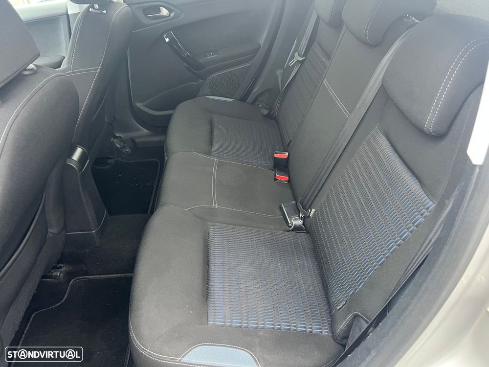 Peugeot 208 1.4 HDi Allure - 14