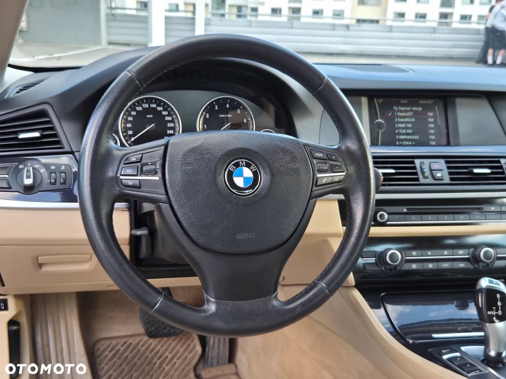 BMW Seria 5 528i xDrive - 14