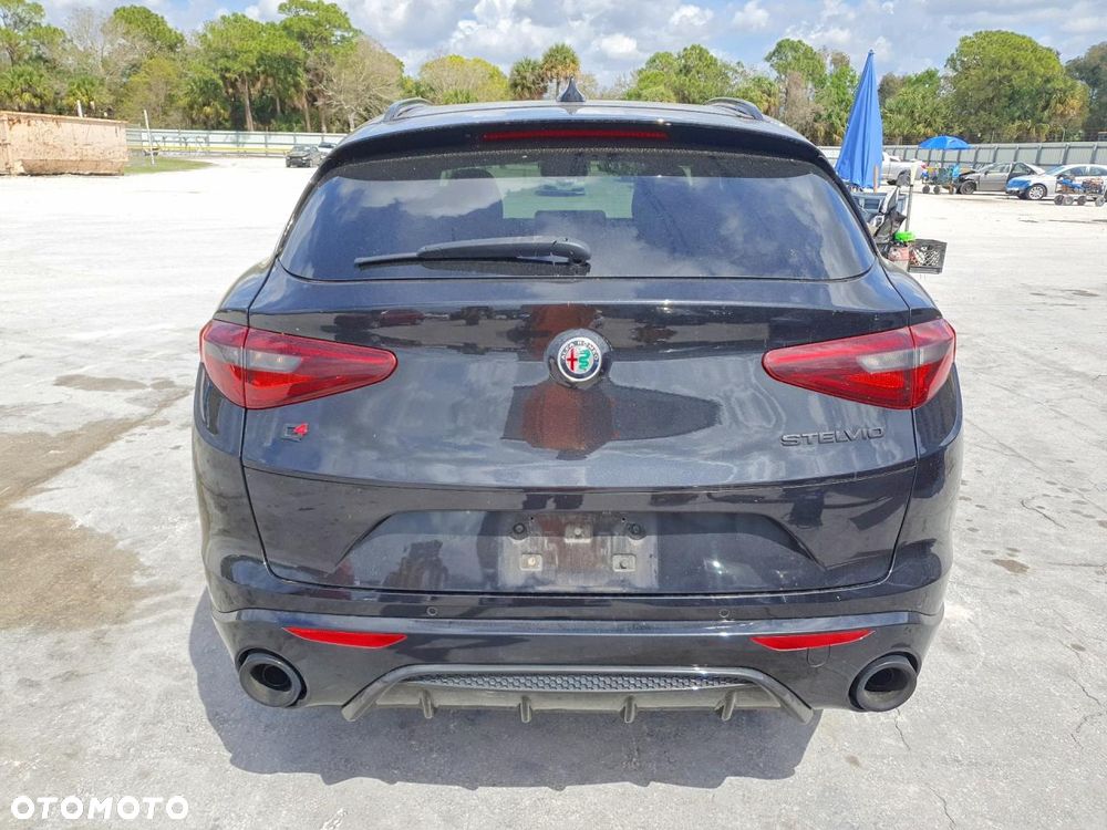Alfa Romeo Stelvio 2.0 Turbo 16V AT8-Q4 Veloce Ti - 6