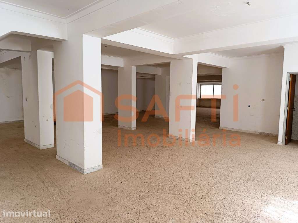 Arrendamento de espaço loja/ armazém de 210 m2 em Agualva - Cacém. - Grande imagem: 2/17