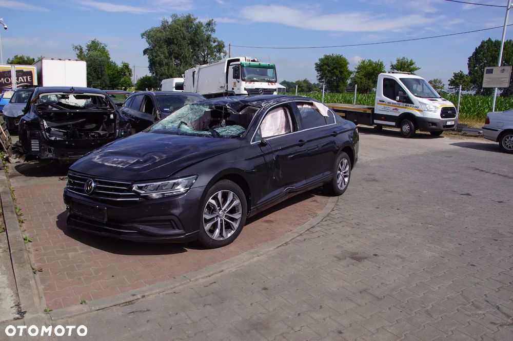 Auto na części - Volkswagen Passat B8 Sedan Lift 2.0 TDI 150 KM DSRB UEM LB7R 57 TYS. KM 2020R Silnik Skrzynia Drzwi Lampa Klapa Zderzak Deska Kokpit Sterownik Moduł Radio Felga - 2