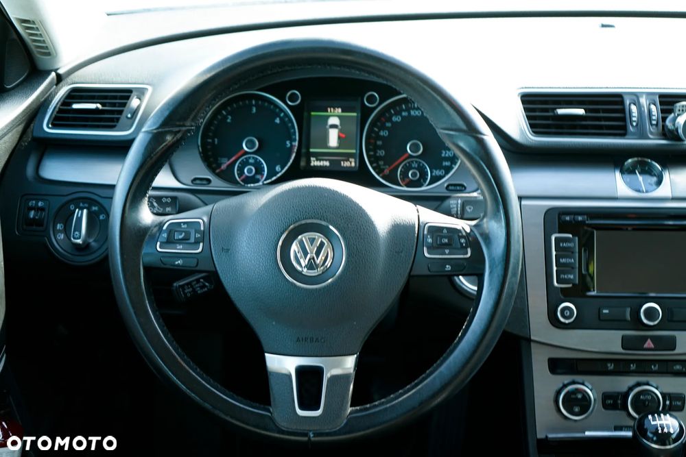 Volkswagen Passat 1.6 TDI Comfortline - 22