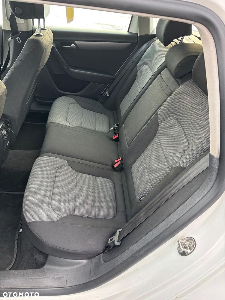 Volkswagen Passat 2.0 TDI BlueMotion Technology Comfortline - 11