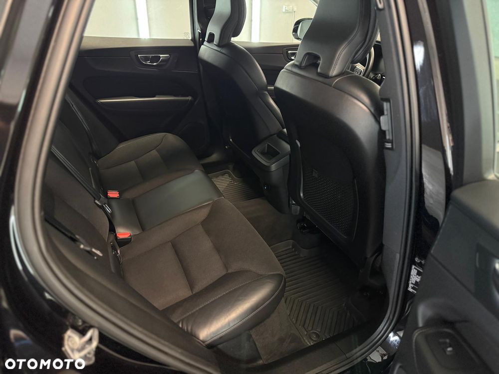 Volvo XC 60 D4 Momentum Pro - 24