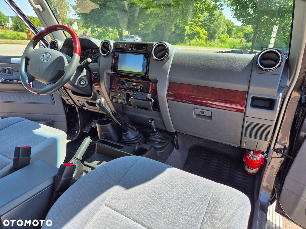 Toyota Land Cruiser - 11