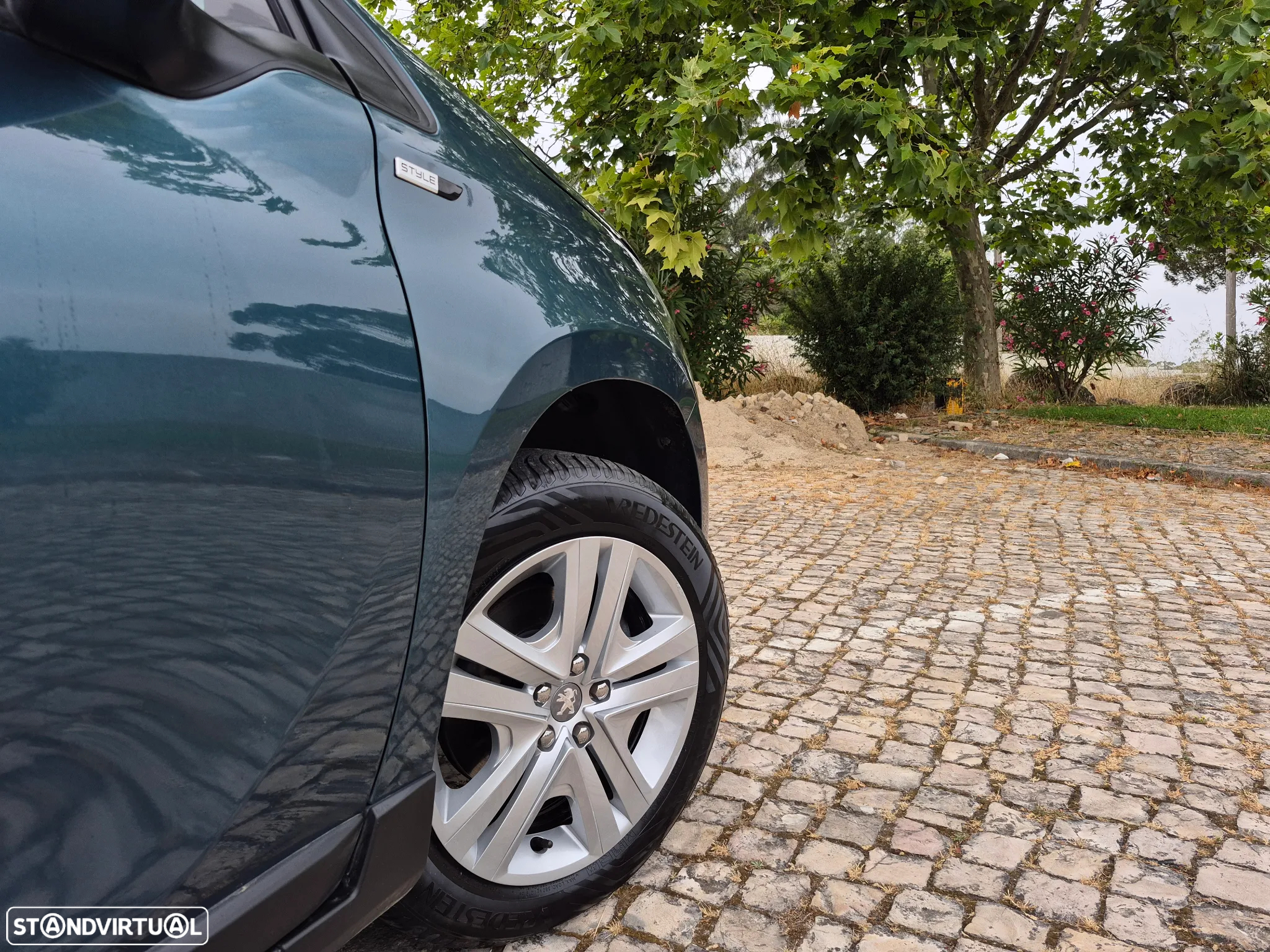 Peugeot 2008 1.2 PureTech Style - 9