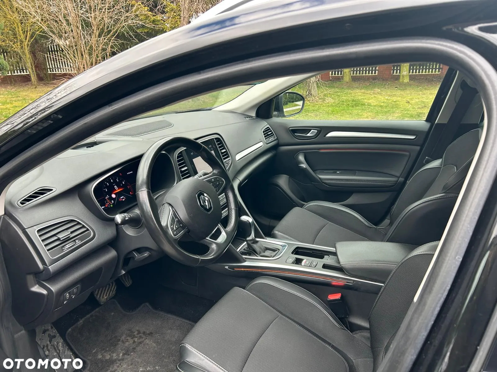 Renault Megane Grandtour TCe 140 GPF EDC LIMITED - 10