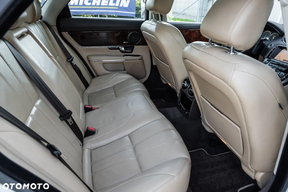 Jaguar XJ 3.0 V6 Kompressor AWD R-Sport - 36