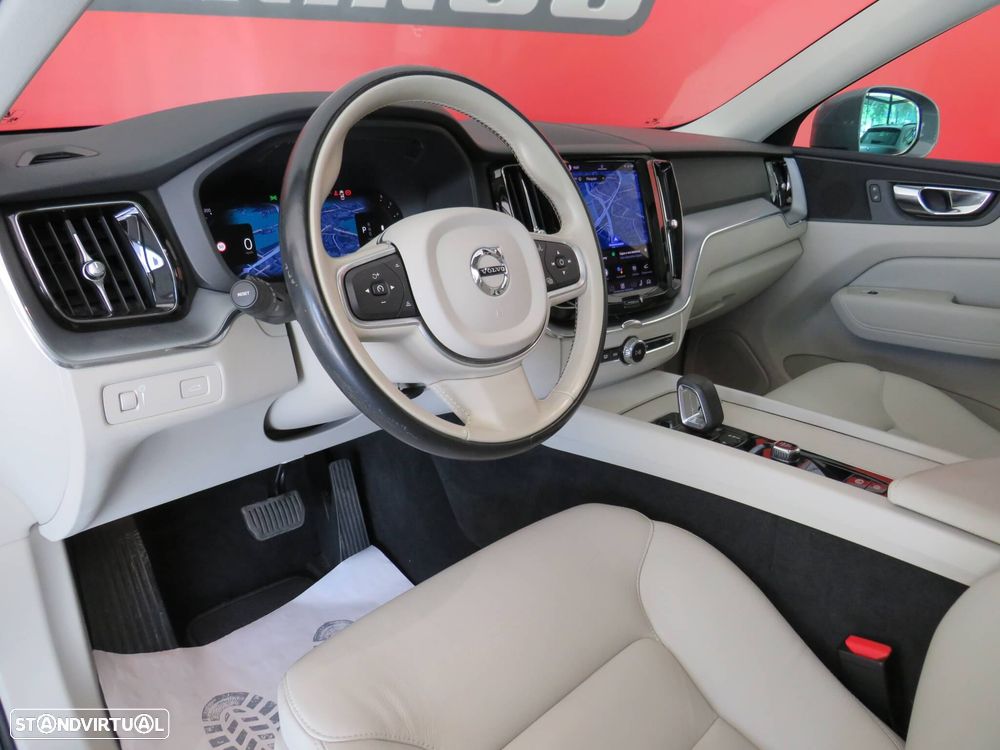 Volvo XC 60 2.0 B4 Momentum Plus - 21
