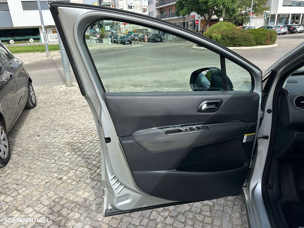 Peugeot 3008 1.6 e-HDi Style 2-Tronic - 21