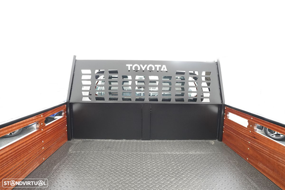 Toyota Hilux 2.4 D-4D 4WD CD CM - 21