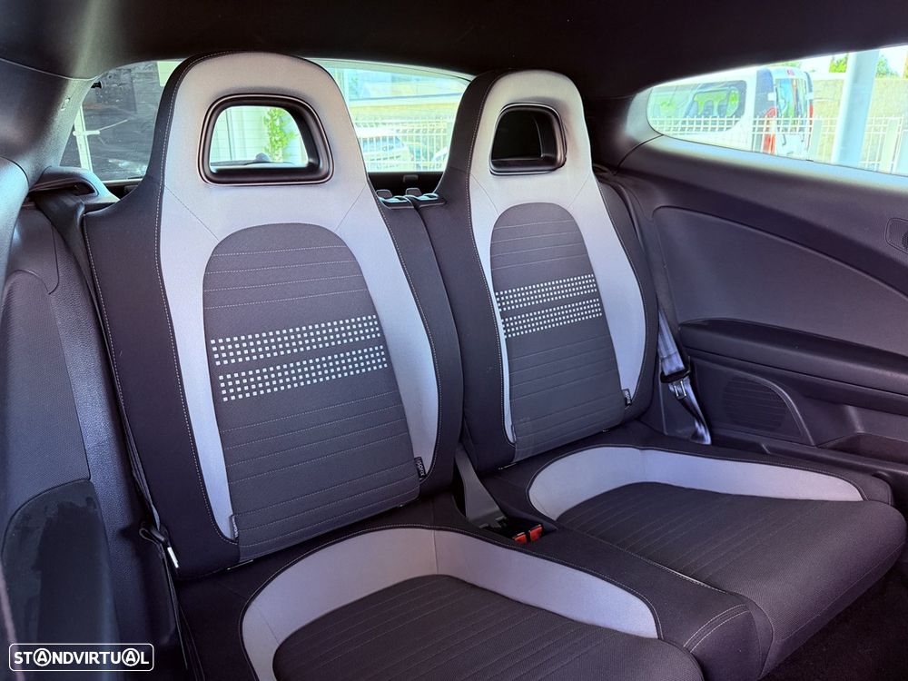 VW Scirocco 2.0 TDI Blue Motion Technologie Life - 23
