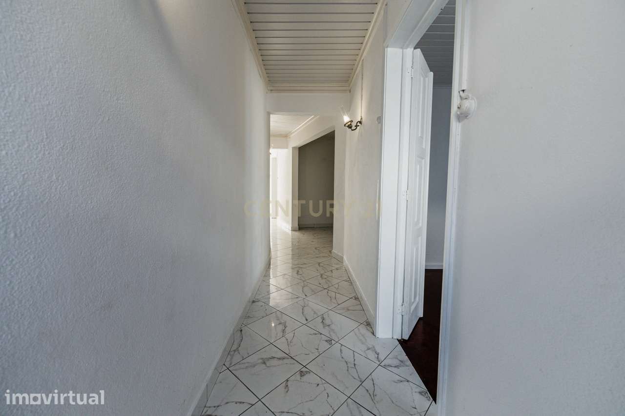 Moradia T3 com Terraço e Vista Mar em Santa Cruz, Lagoa - Grande imagem: 2/30