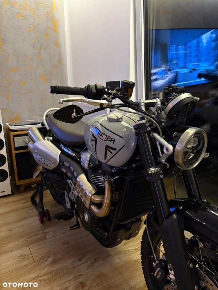 Triumph Scrambler - 9