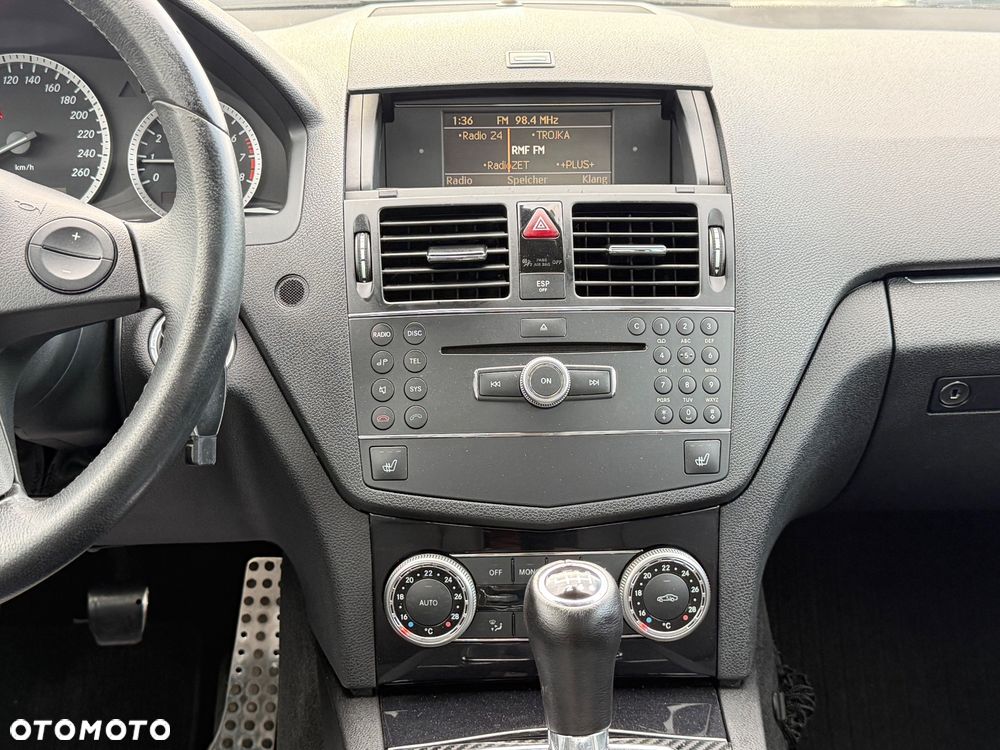 Mercedes-Benz Klasa C 180 Kompressor BlueEFFICIENCY Special Edition - 24