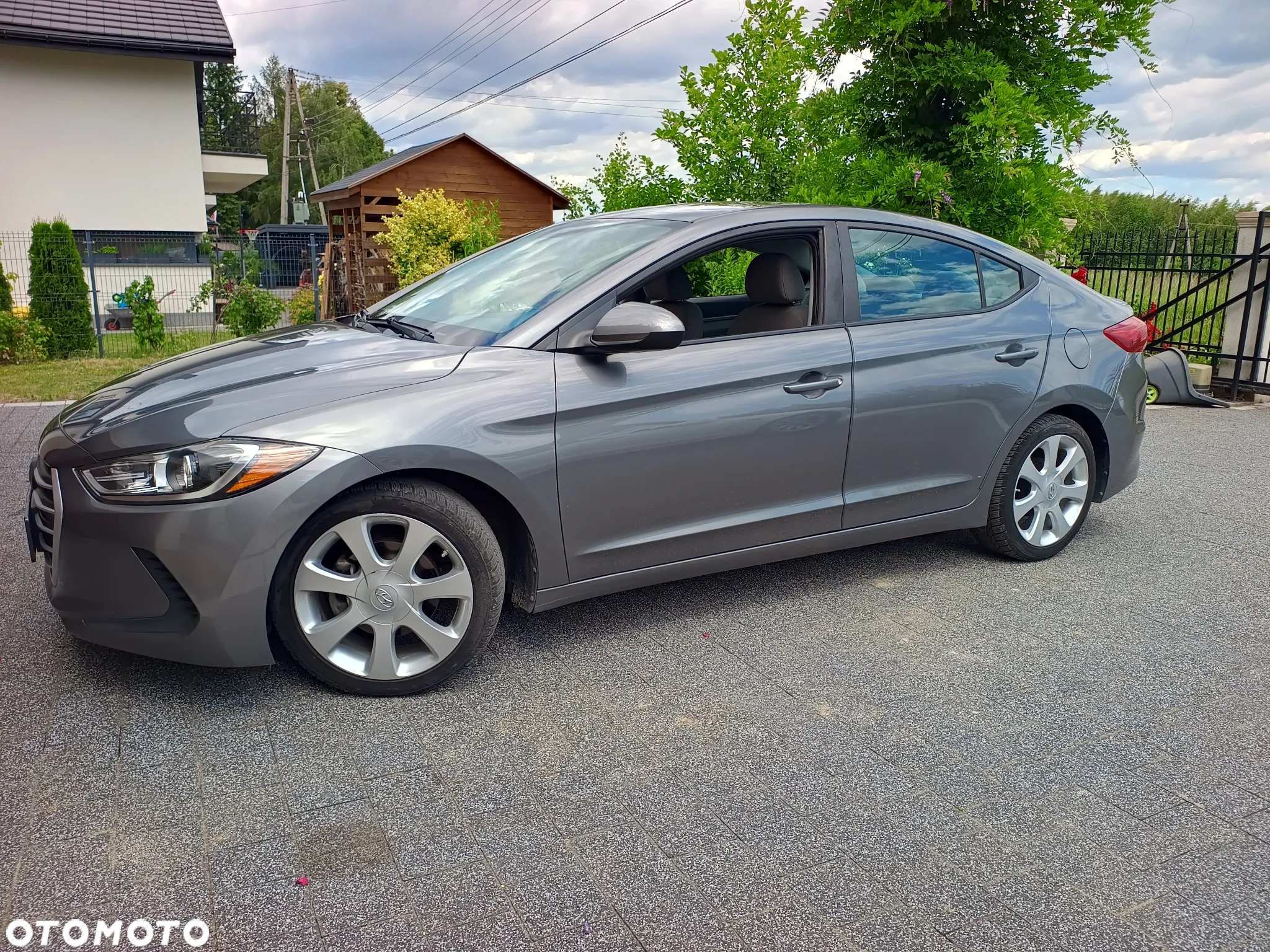 Hyundai Elantra 1.6 Comfort Premiere - 2