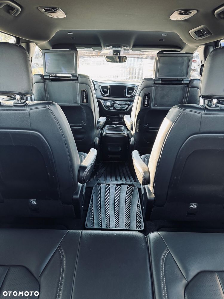 Chrysler Pacifica - 17