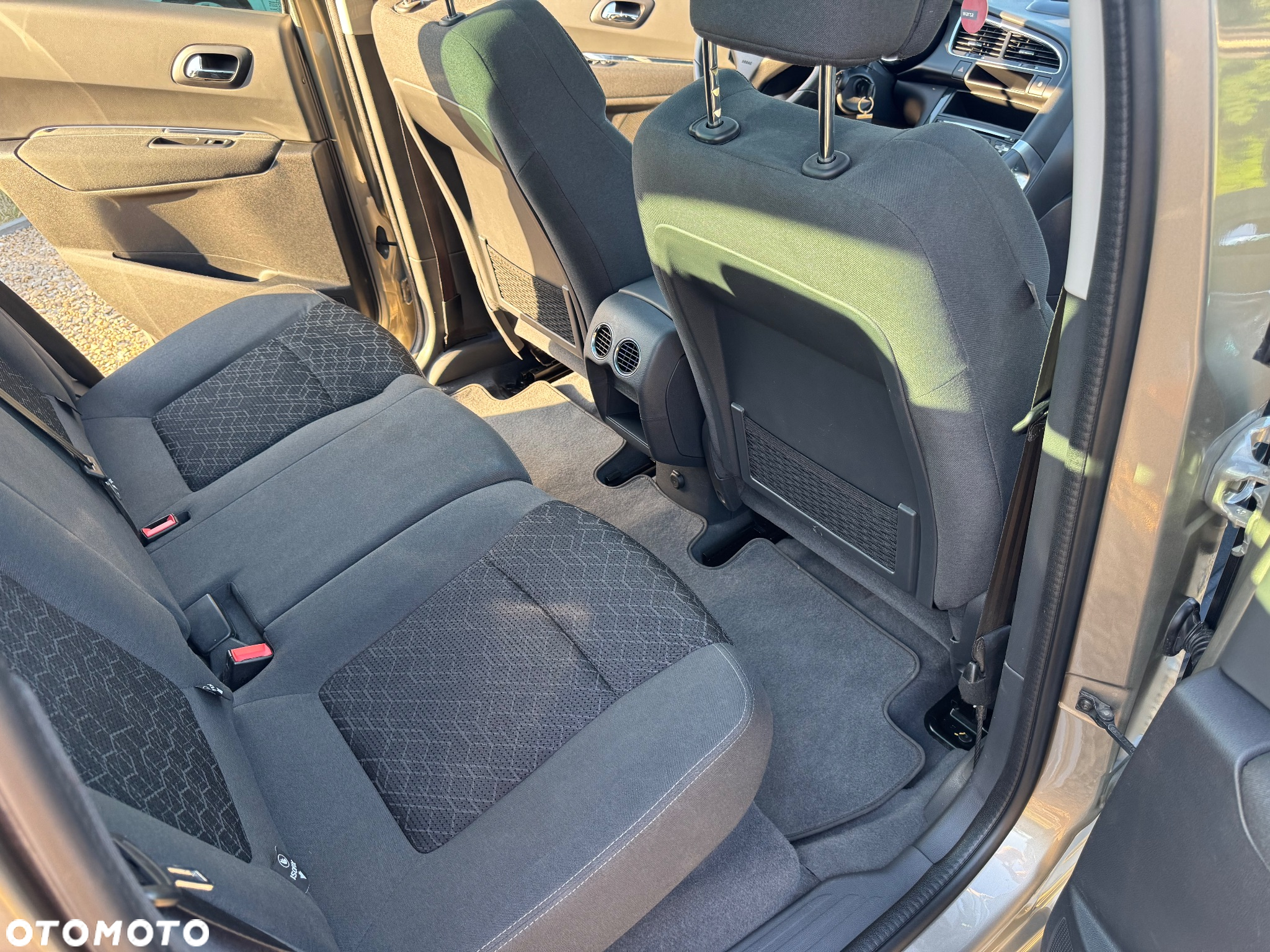 Peugeot 3008 1.6 BlueHDi Style S&S - 33