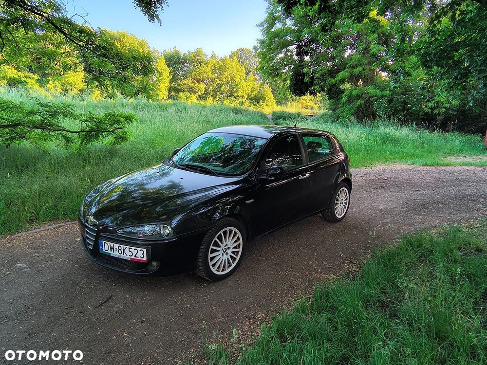 Alfa Romeo 147 1.9 JTD 16V M-Jet Distinctive - 1