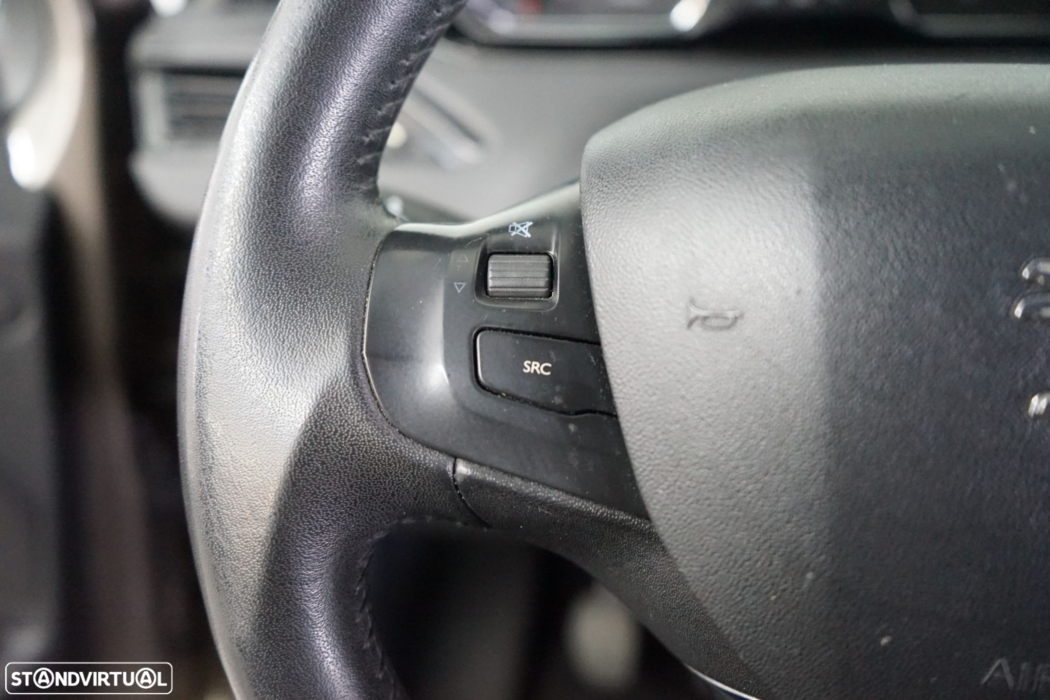 Peugeot 208 - 14