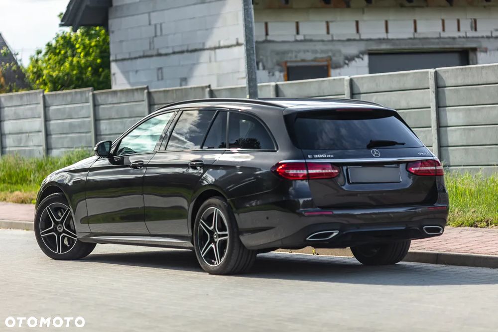 Mercedes-Benz Klasa E 300de 4Matic 9G-TRONIC - 16